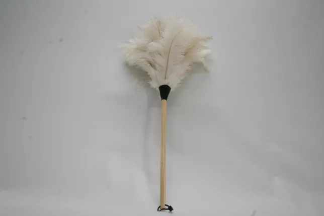 Piano Feather Duster Ostrich Feathers 70cm White - © Vornehm, Großostheim, Germany