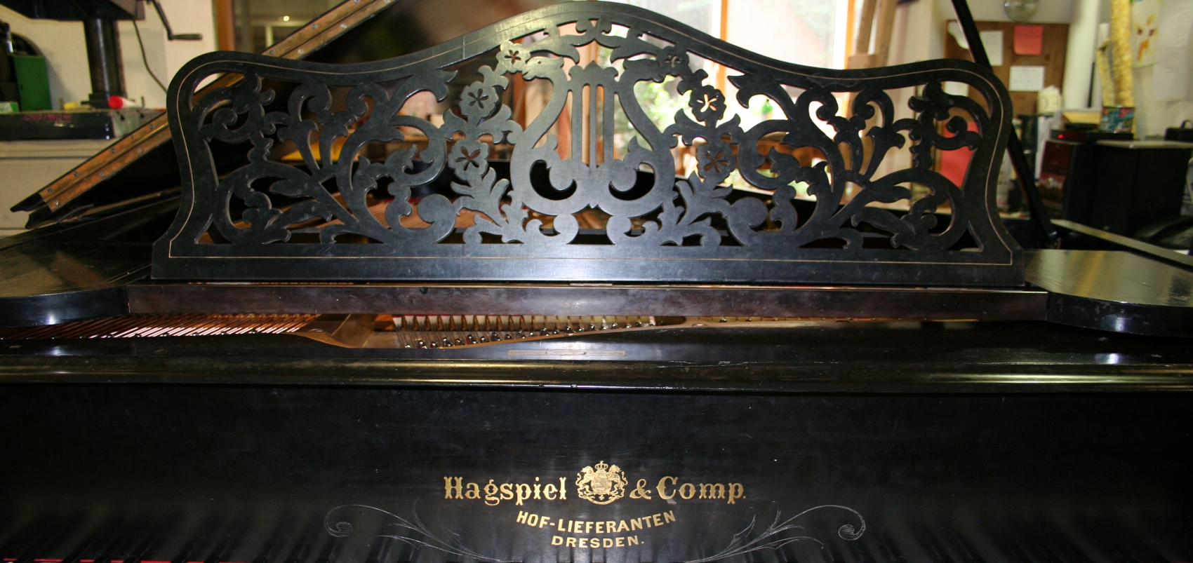 Dieser Hagspiel Flügel, gebaut im Jahr 1900, wurde in unserer Meisterwerkstatt generalüberholt und wird aktuell für Konzerte eingesetzt.